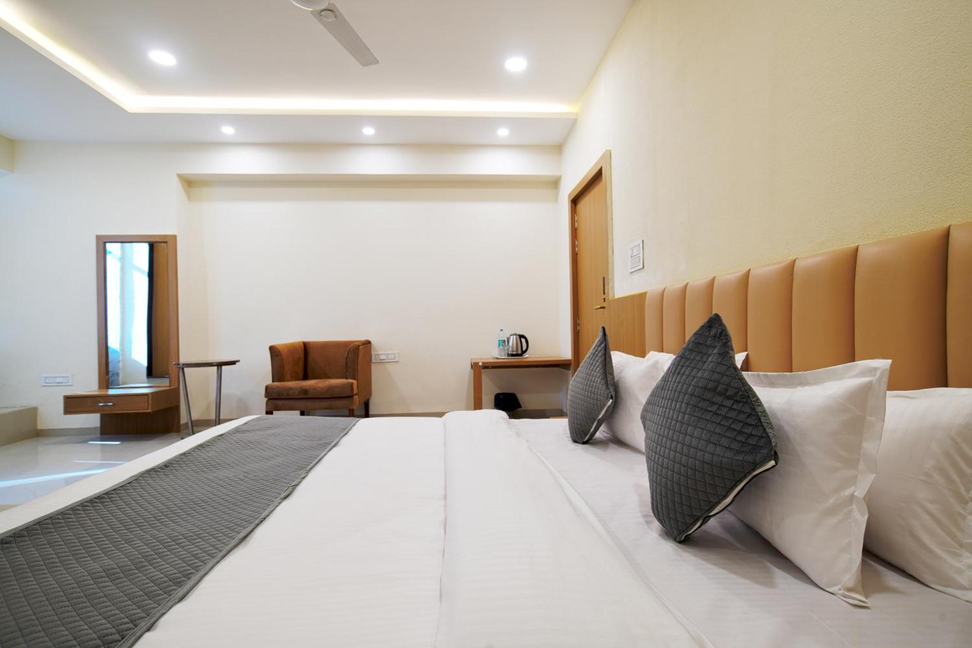 Hotel Shivlok Удджайн Номер фото